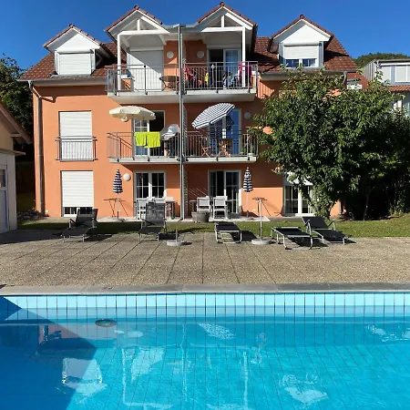 Seeblume - Mit Pool Und Seeblick Apartment