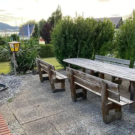 Seeblume - Mit Pool Und Seeblick Apartment